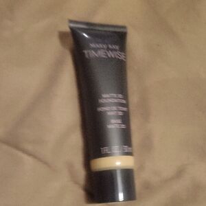 Mary Kay TimeWise Matte Foundation - Ivory W 150 2 New In Box Available